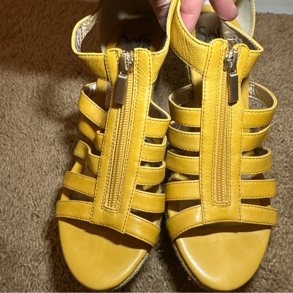 Sofft Women’s Wedge Heels  Zip Yellow Sandal Size 8M Leather - Picture 8 of 12